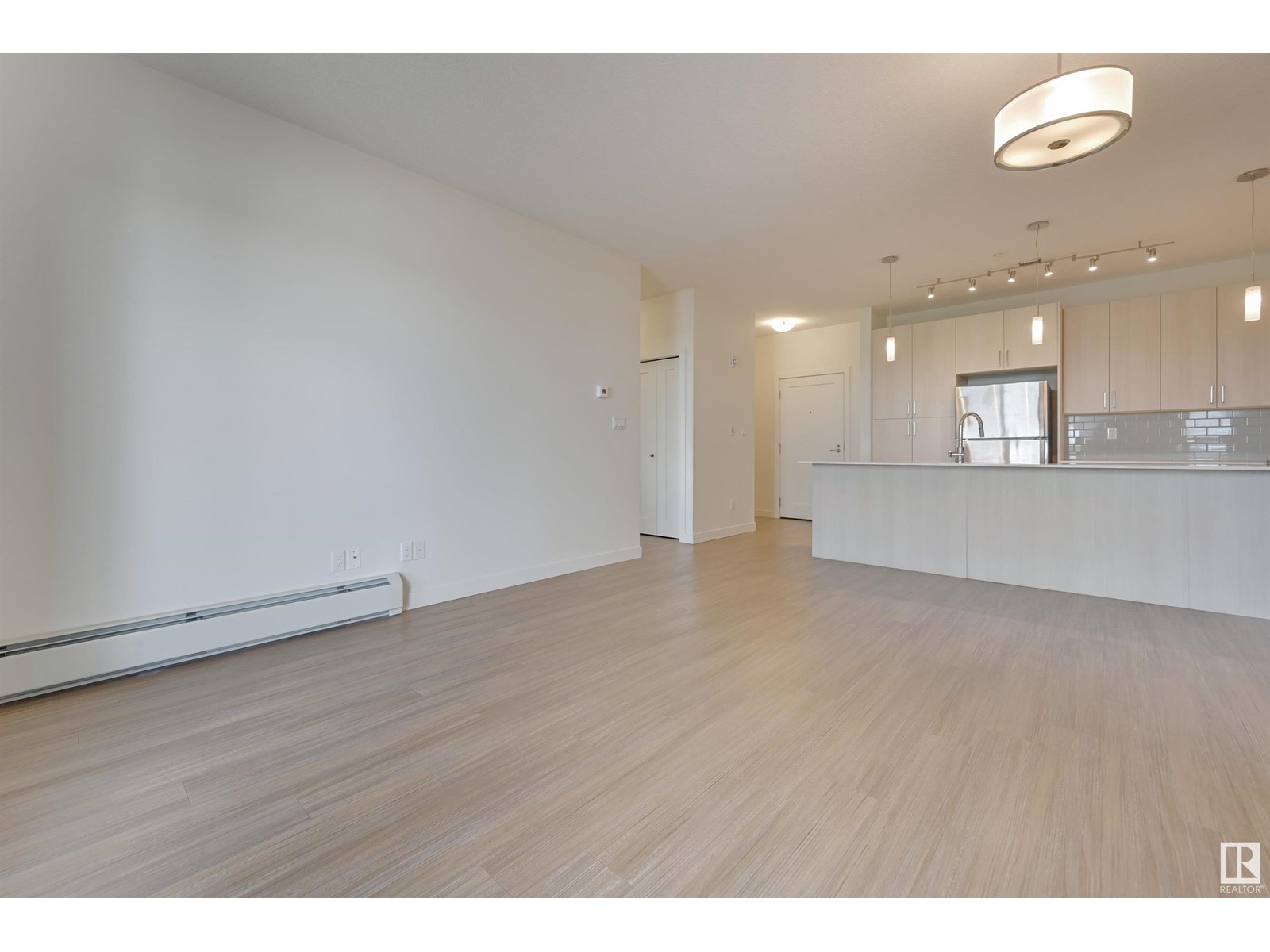 Photo 6 of 308 17 Columbia Av, Devon AB