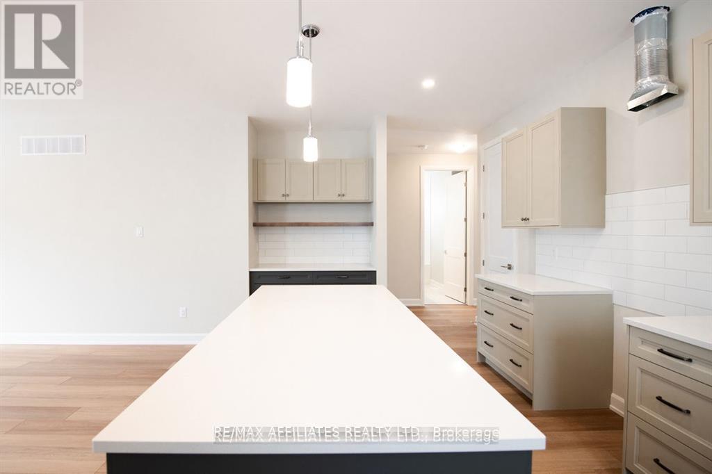 Photo 11 of 103 Rabb Street, Smiths Falls ON