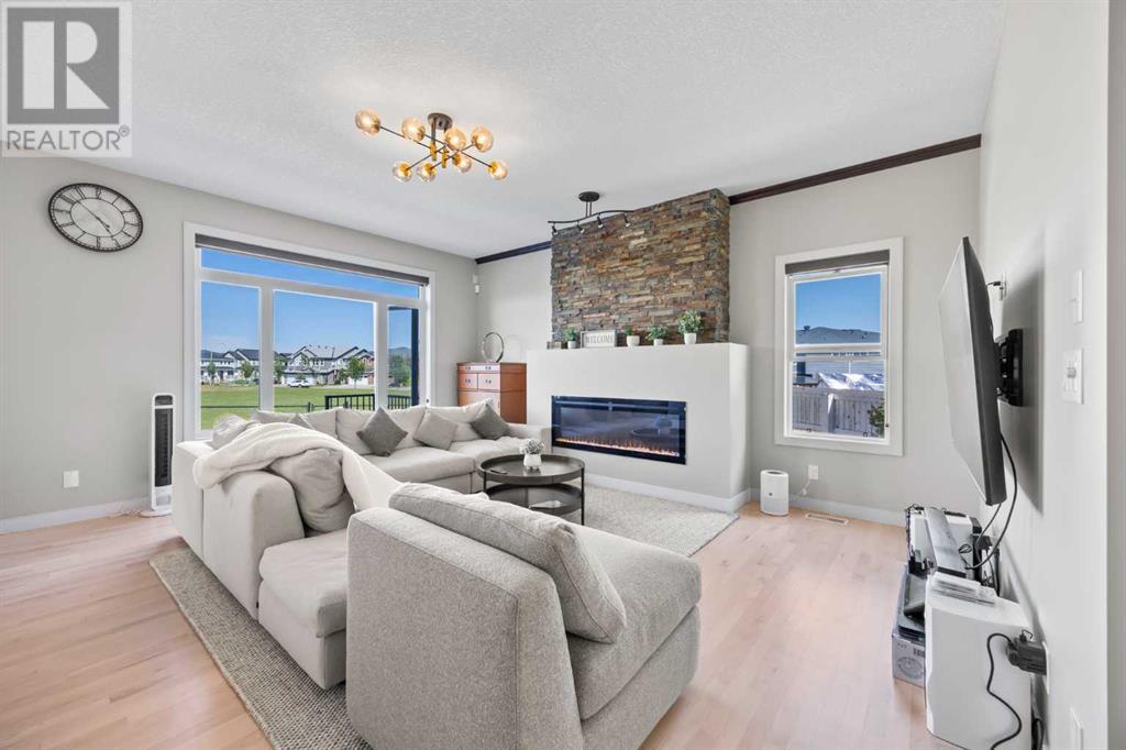 Single Family House for Sale in  Evansfield Place NW Evanston Calgary 