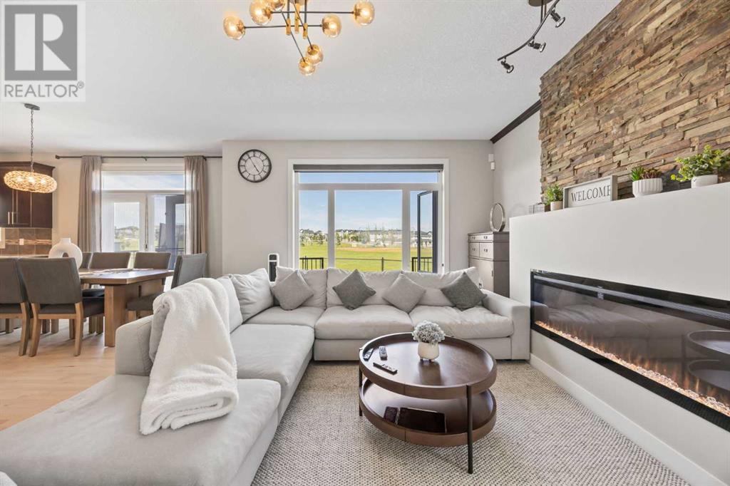 Single Family House for Sale in  Evansfield Place NW Evanston Calgary 