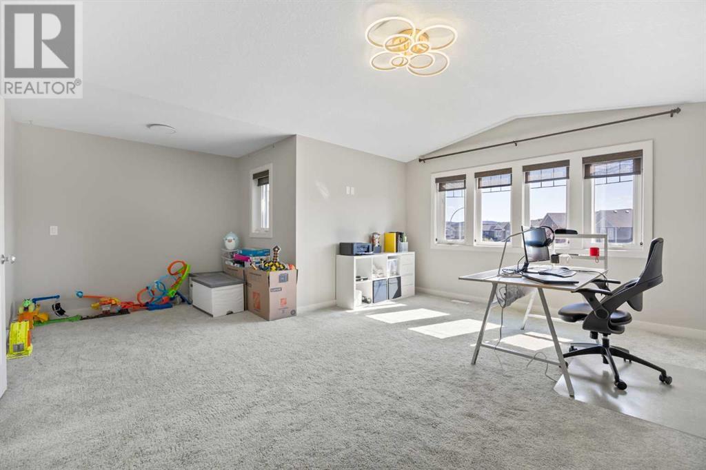 Single Family House for Sale in  Evansfield Place NW Evanston Calgary 
