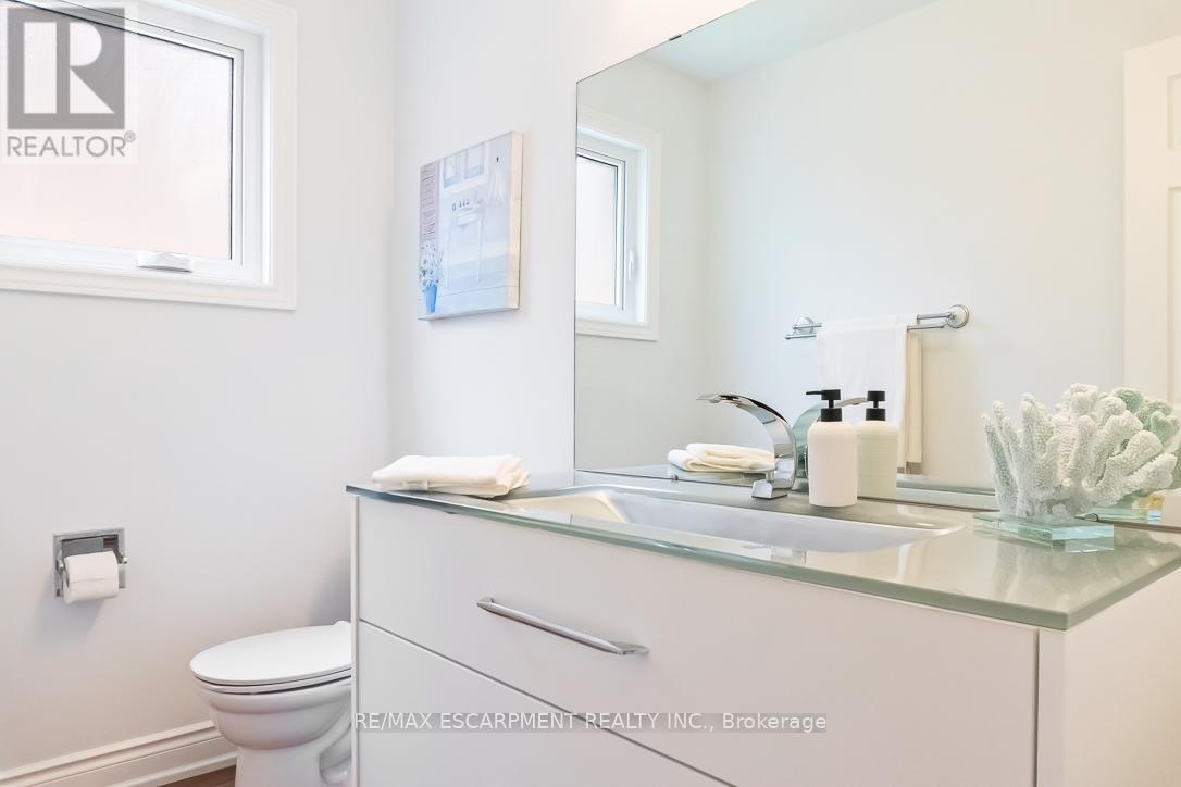 Photo 16 of 2712 Ashridge Place, Oakville ON