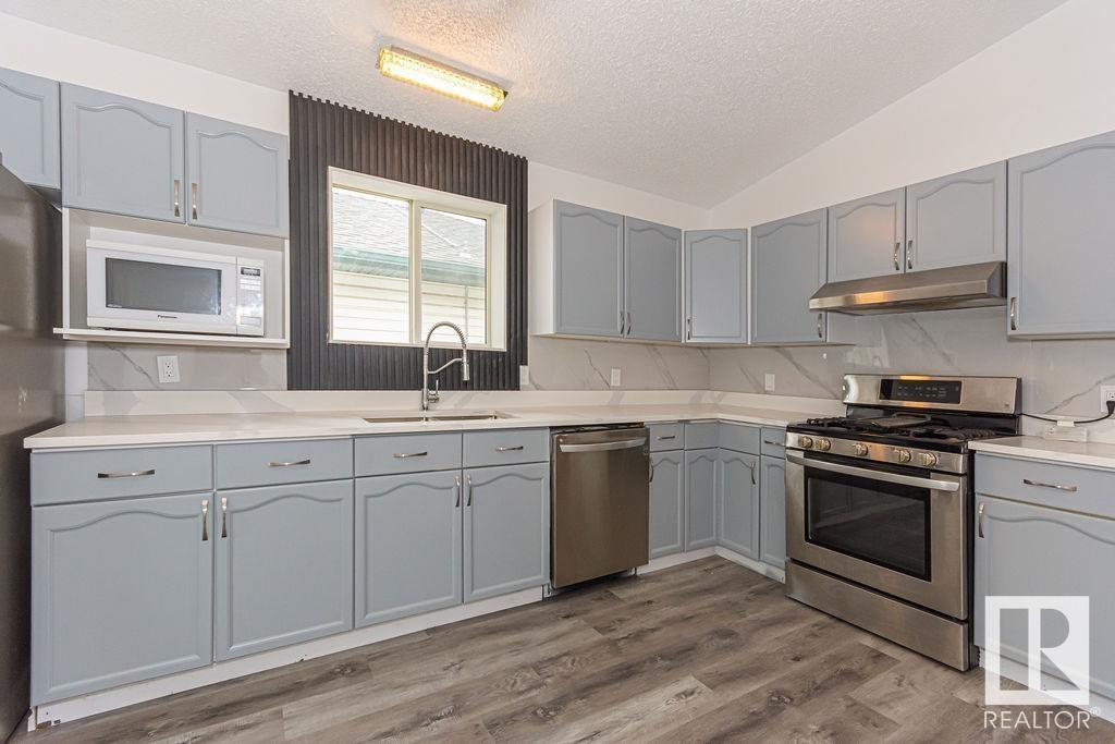 Photo 13 of 13107 36 St Nw, Edmonton AB