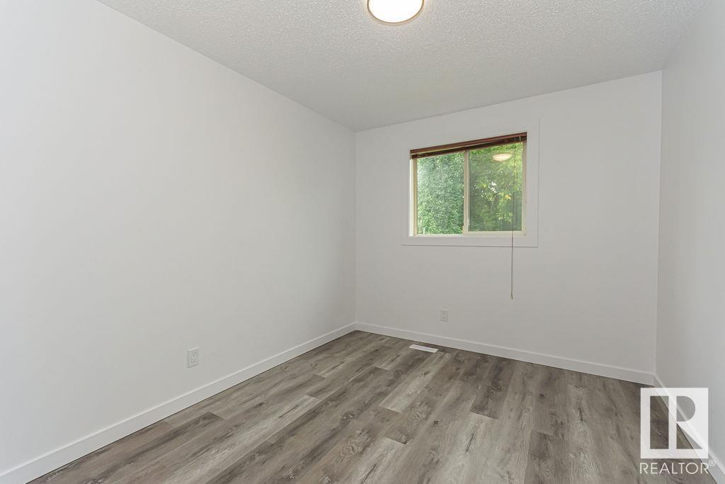 Photo 17 of 13107 36 St Nw, Edmonton AB