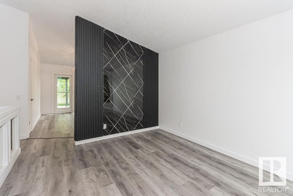 Photo 5 of 13107 36 St Nw, Edmonton AB