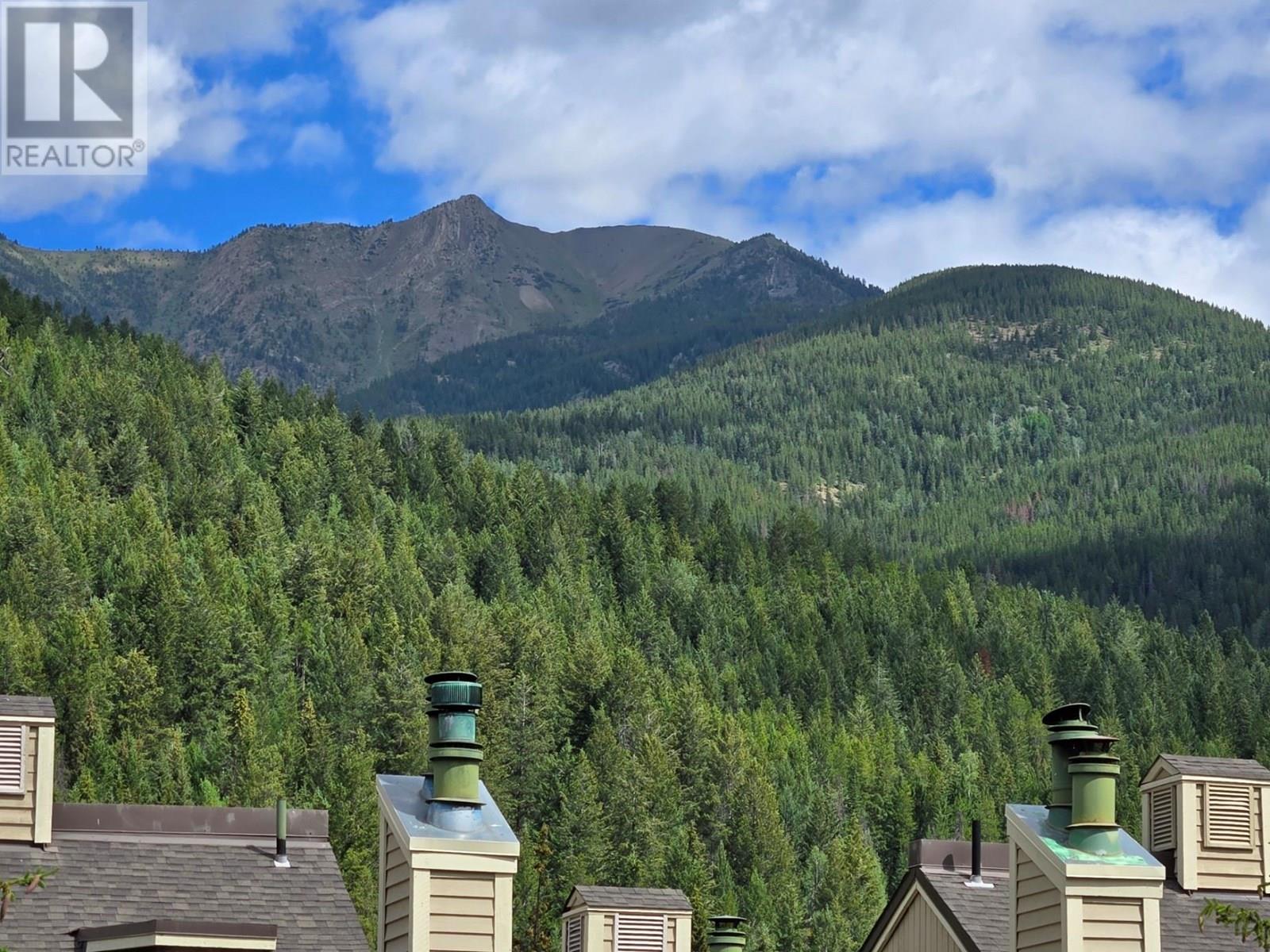 526 2030 Panorama Drive, Panorama