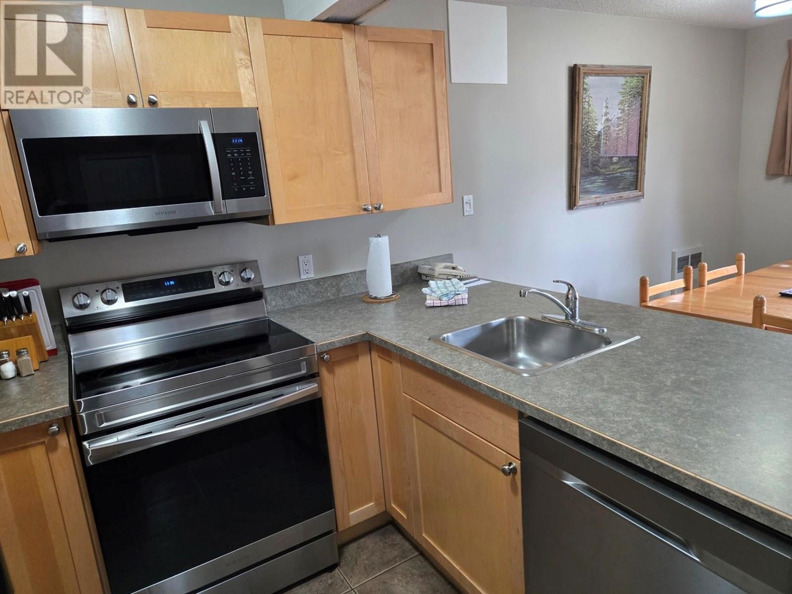 526 2030 Panorama Drive, Panorama