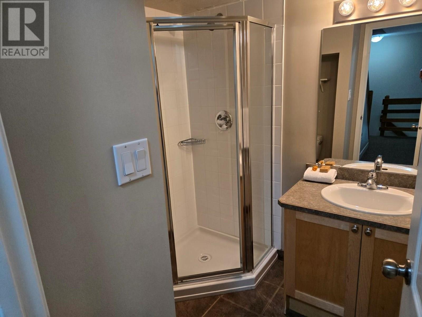 526 2030 Panorama Drive, Panorama