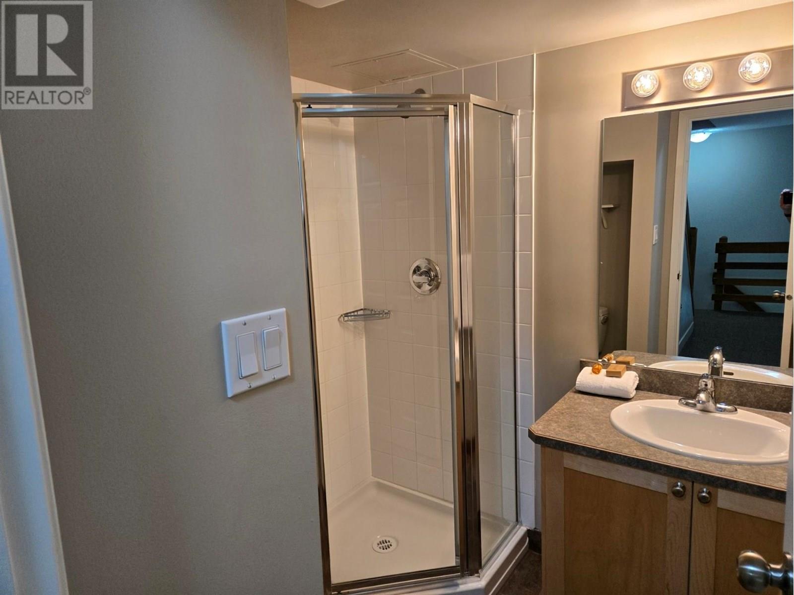 526 2030 Panorama Drive, Panorama