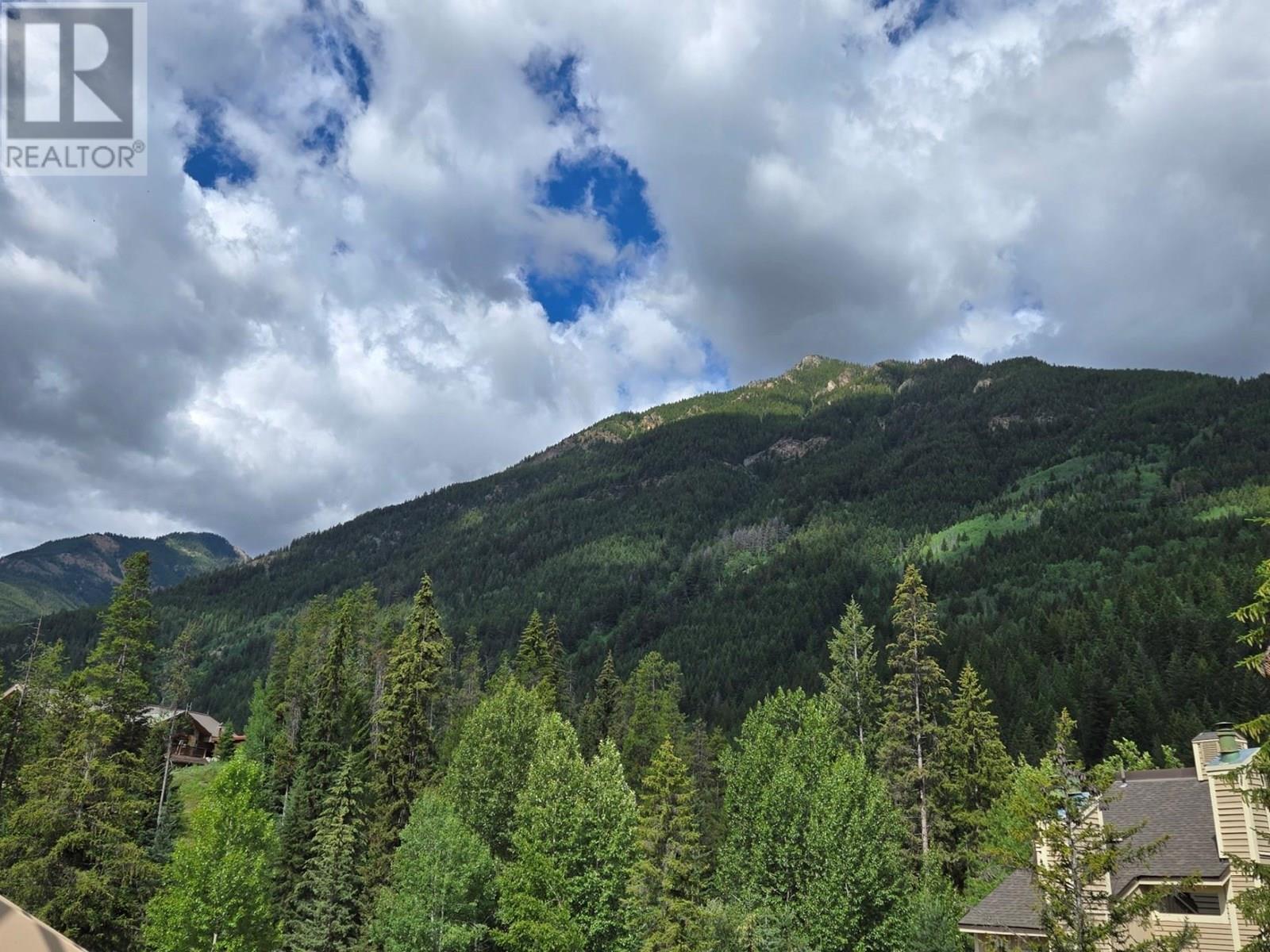 526 2030 Panorama Drive, Panorama