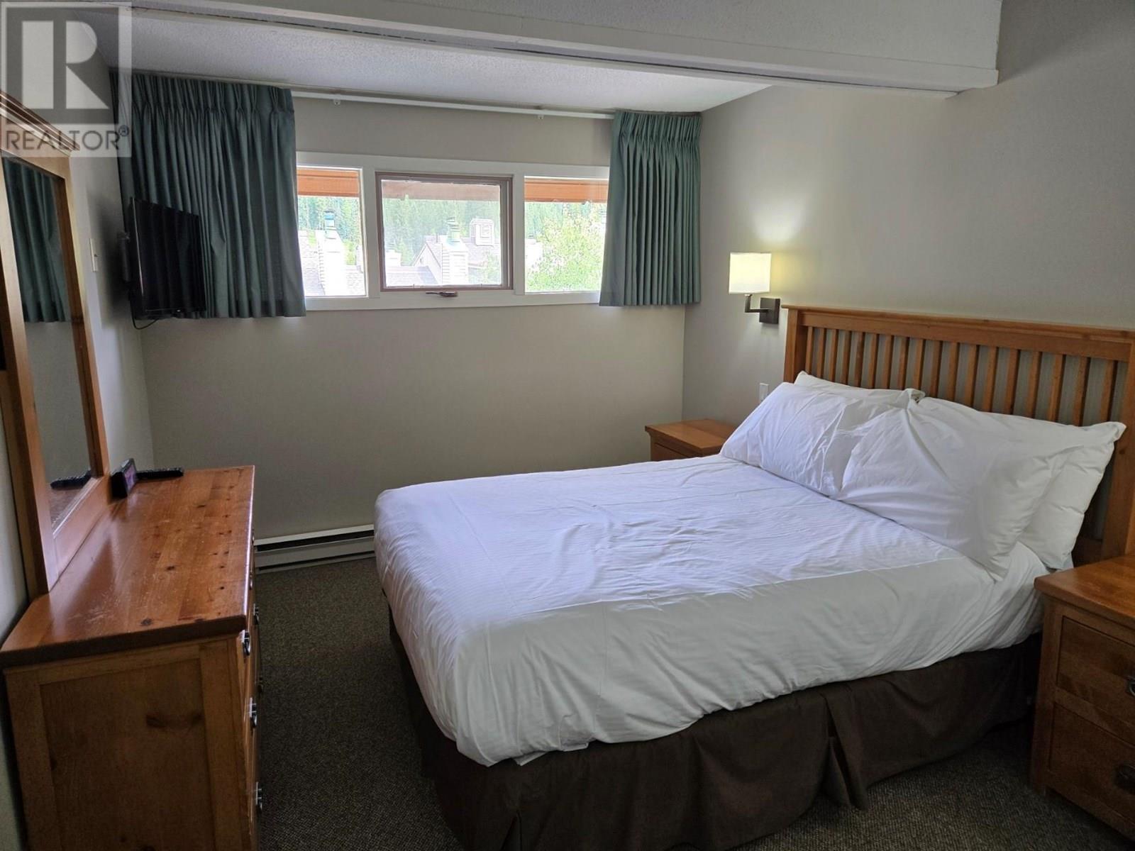 526 2030 Panorama Drive, Panorama