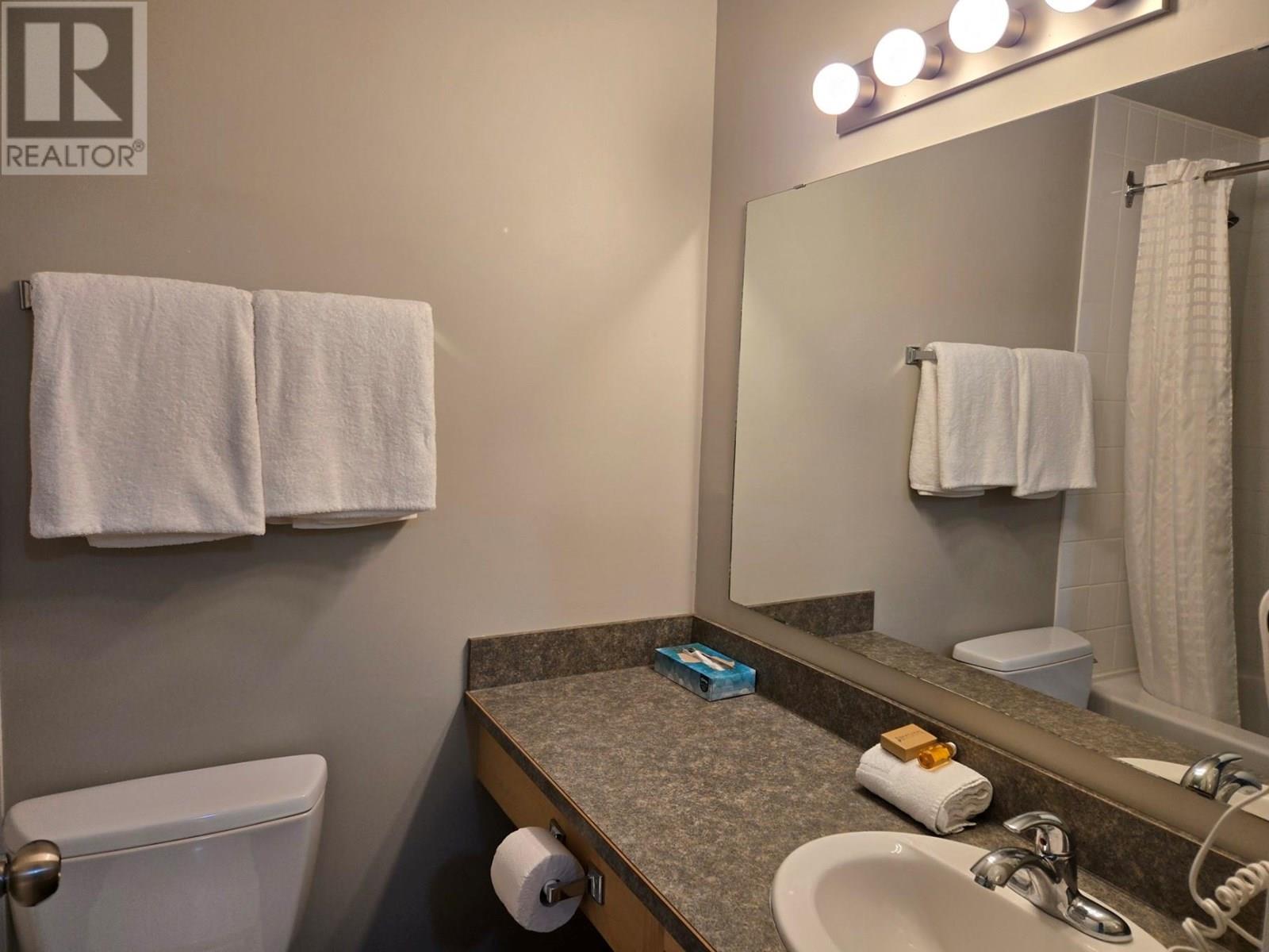 526 2030 Panorama Drive, Panorama