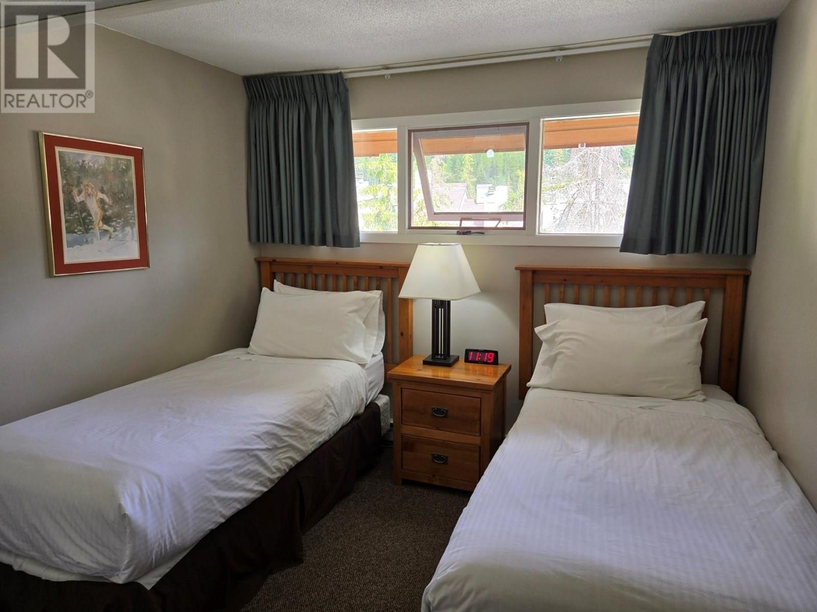 526 2030 Panorama Drive, Panorama