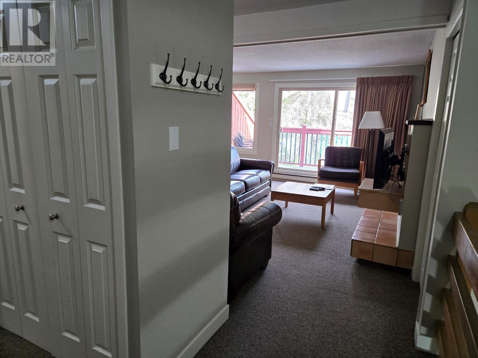 526 2030 Panorama Drive, Panorama