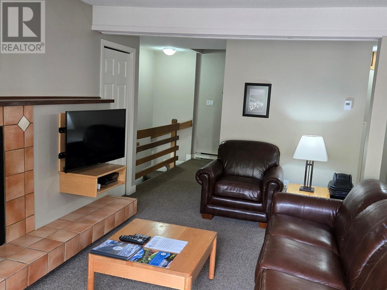 526 2030 Panorama Drive, Panorama