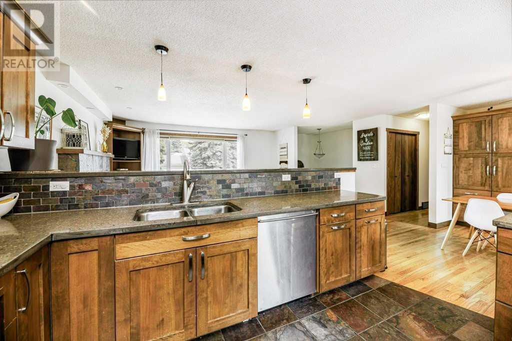 Single Family House Bi-level for Sale in  A Avenue Mountview Red Deer 