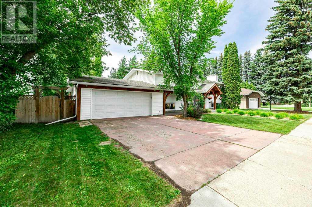 Single Family House Bi-level for Sale in  A Avenue Mountview Red Deer 