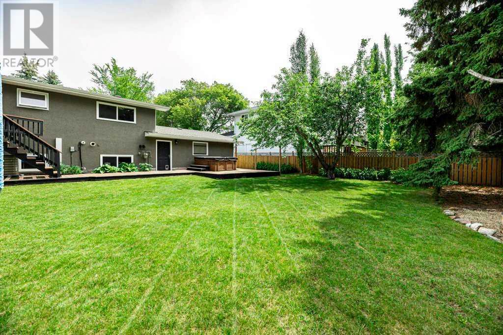 Single Family House Bi-level for Sale in  A Avenue Mountview Red Deer 