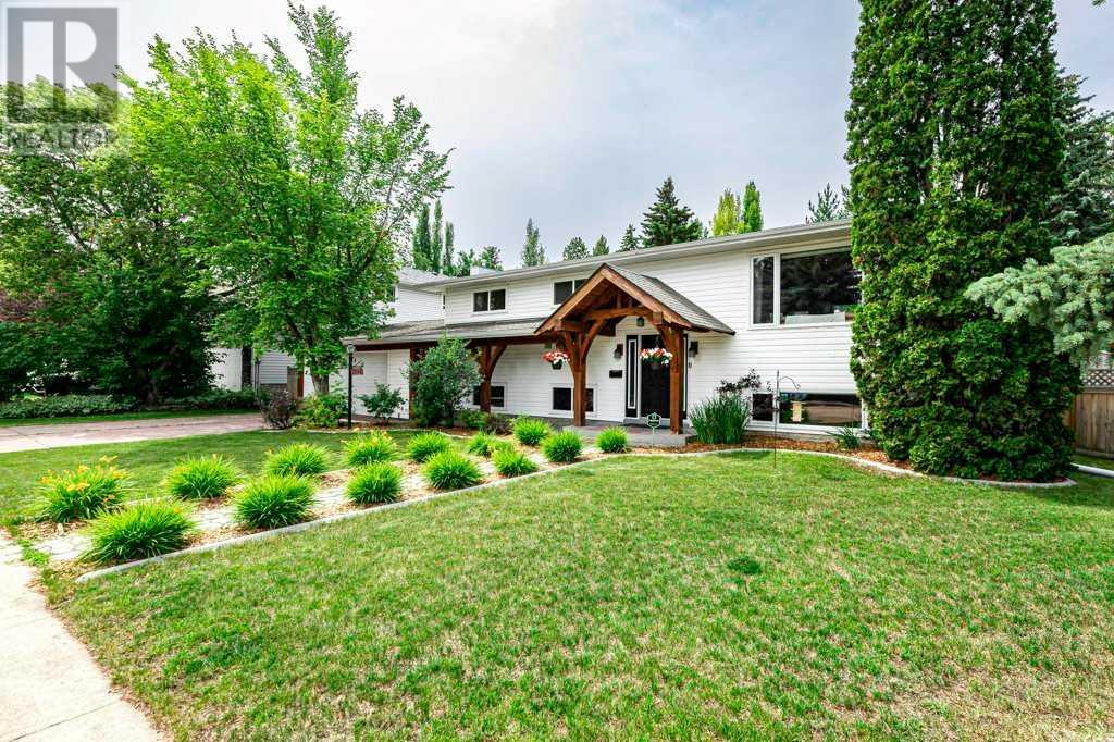 Single Family House Bi-level for Sale in  A Avenue Mountview Red Deer 