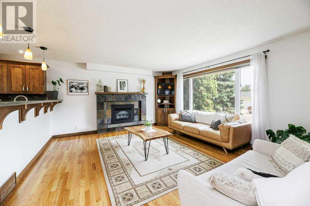 Single Family House Bi-level for Sale in  A Avenue Mountview Red Deer 