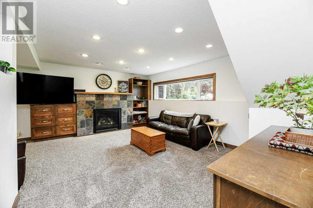 Single Family House Bi-level for Sale in  A Avenue Mountview Red Deer 
