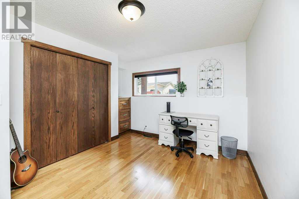 Single Family House Bi-level for Sale in  A Avenue Mountview Red Deer 