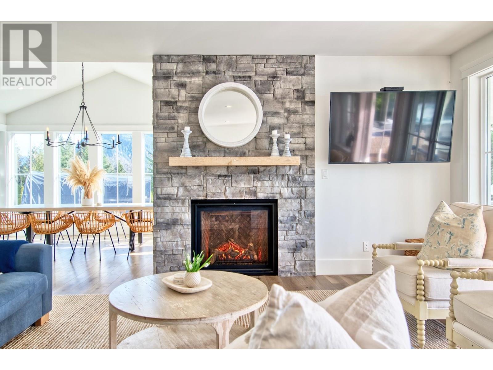 Photo 14 of 165 Witherby Road, Gibsons BC