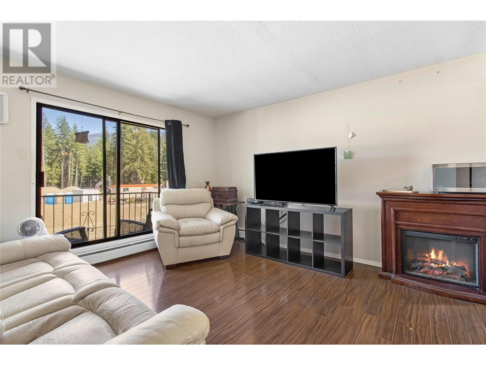 204 409 Main Street, Sicamous