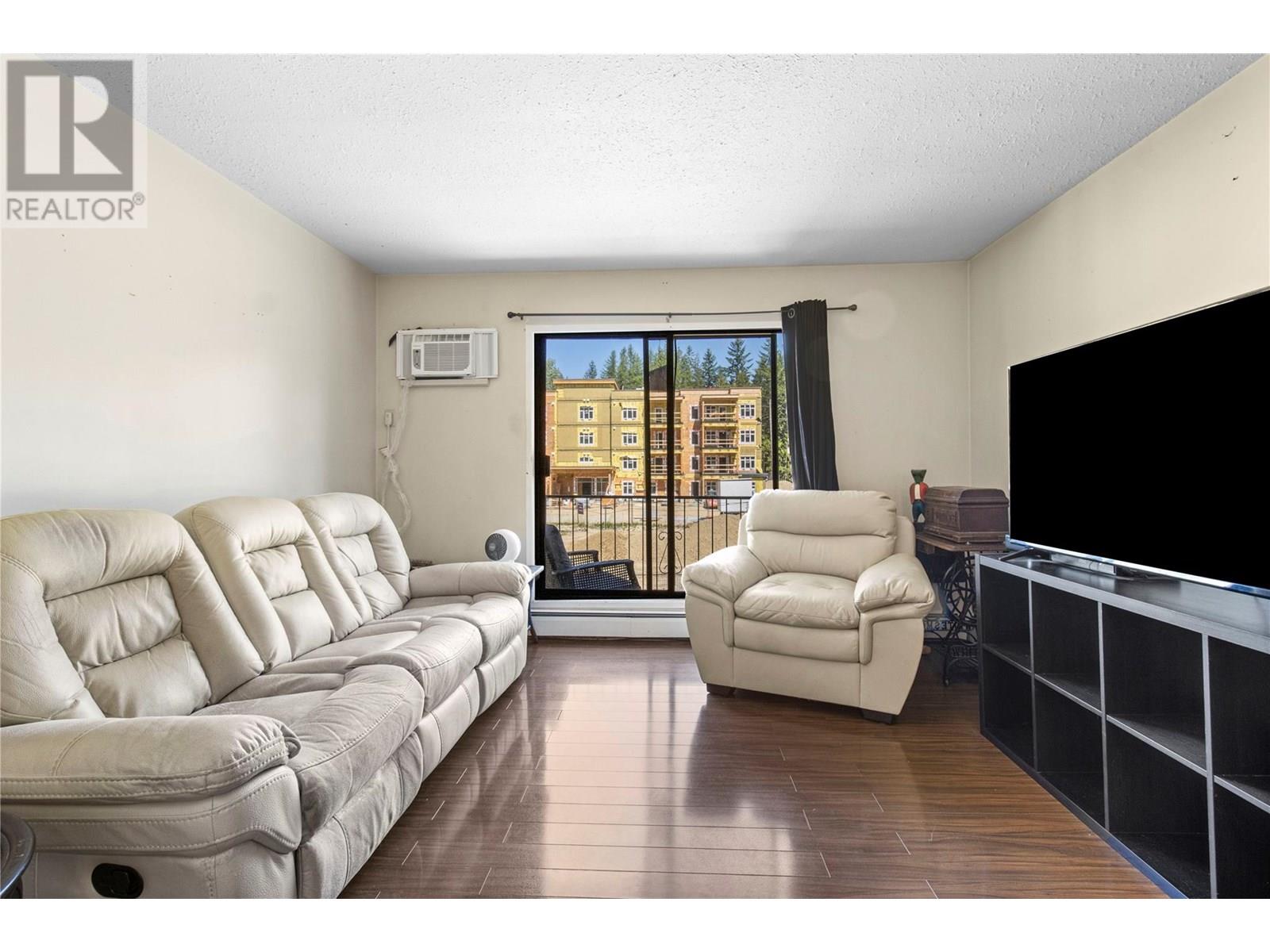 204 409 Main Street, Sicamous