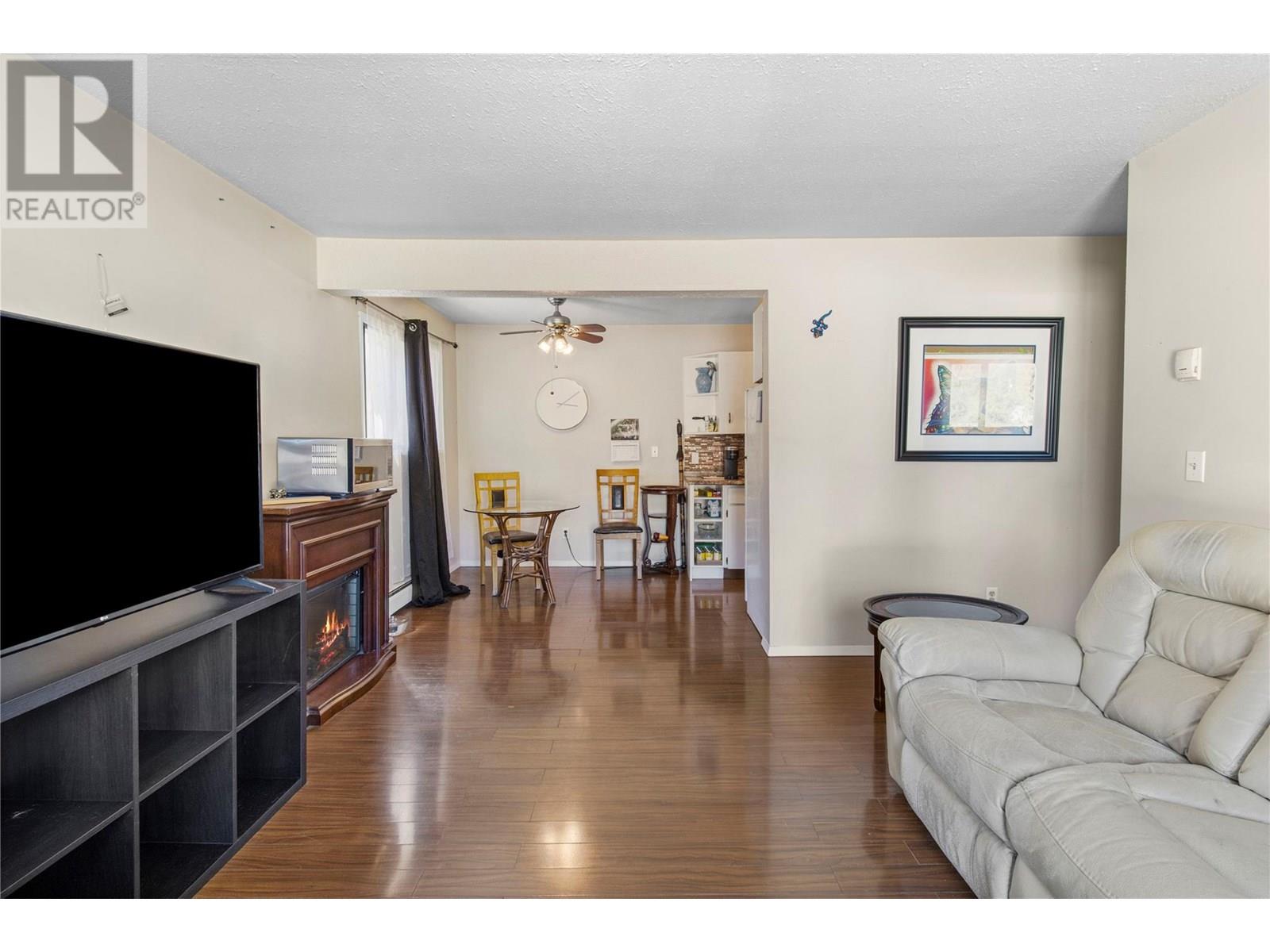 204 409 Main Street, Sicamous
