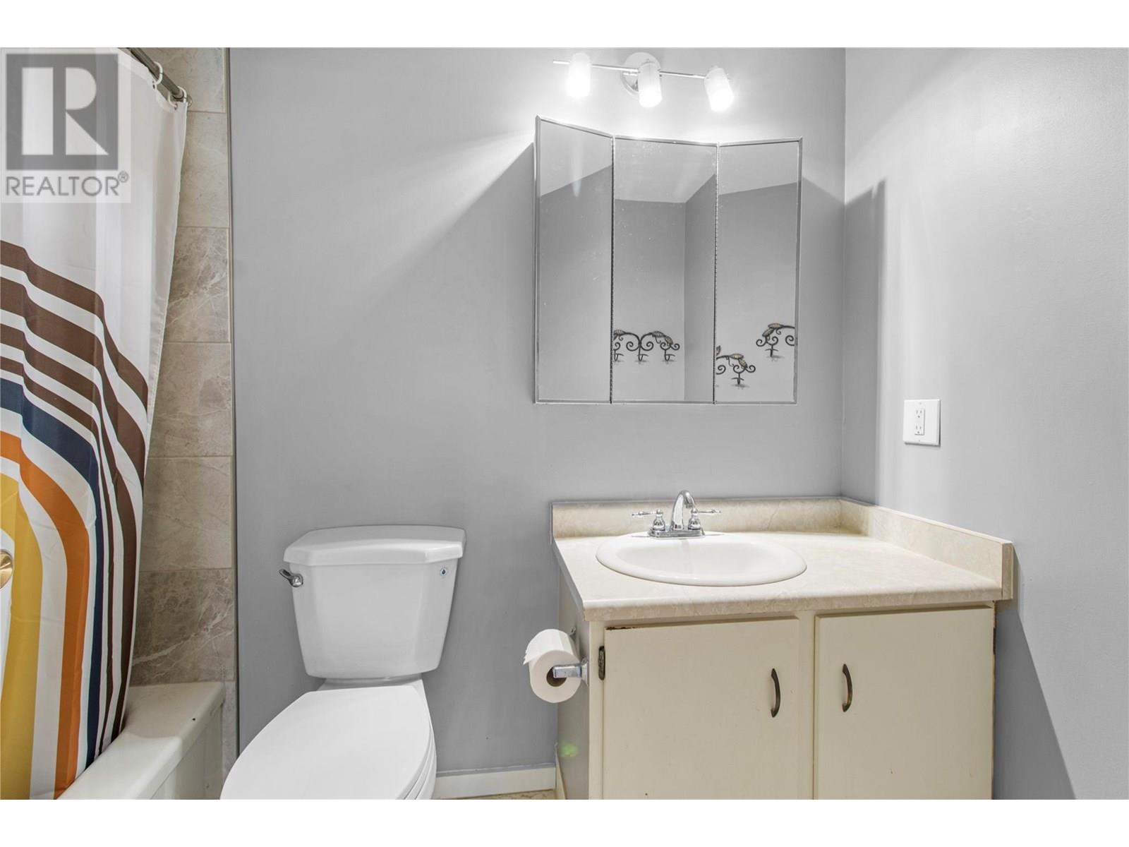 204 409 Main Street, Sicamous