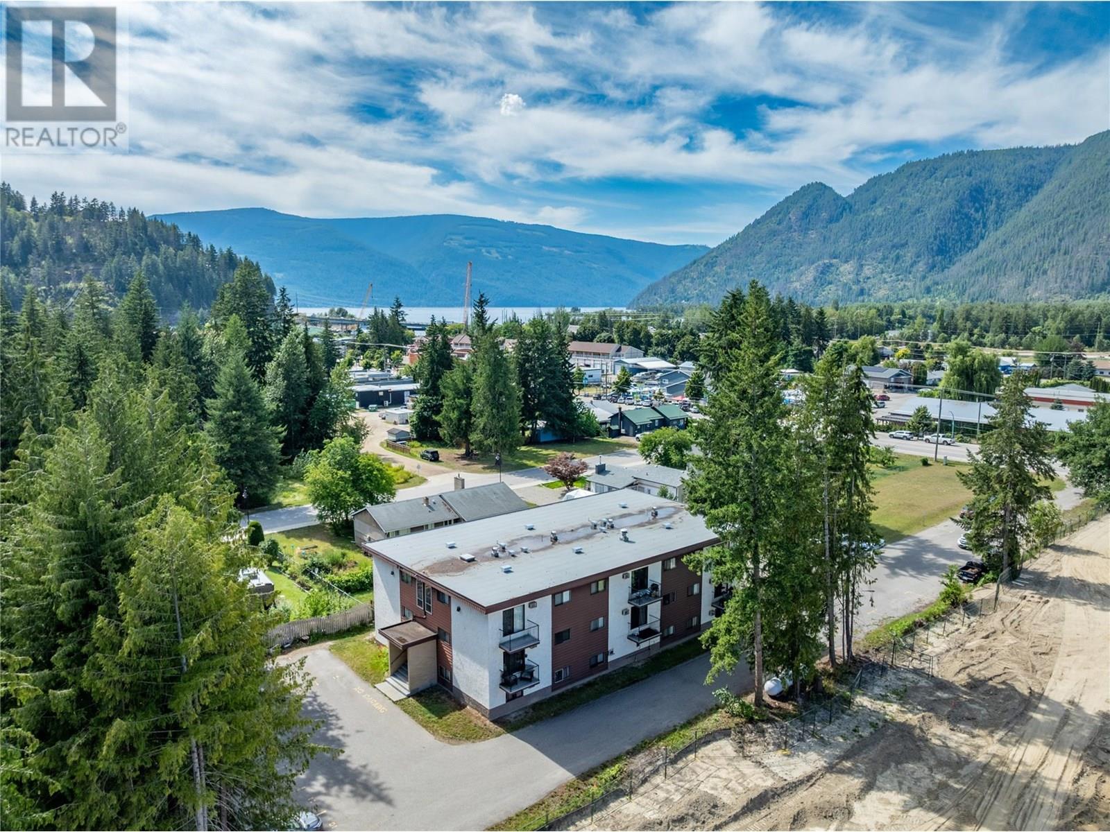 204 409 Main Street, Sicamous