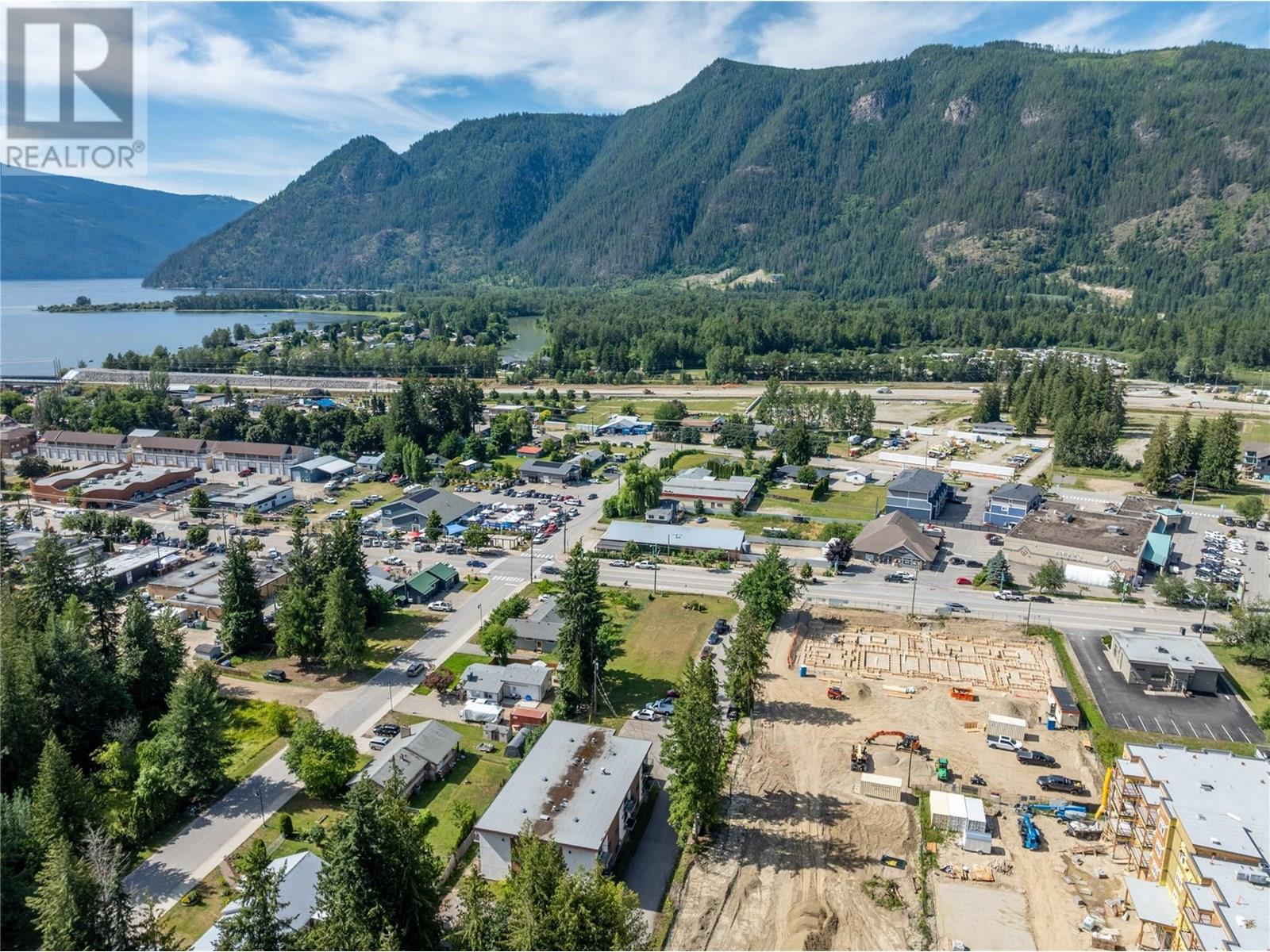 204 409 Main Street, Sicamous