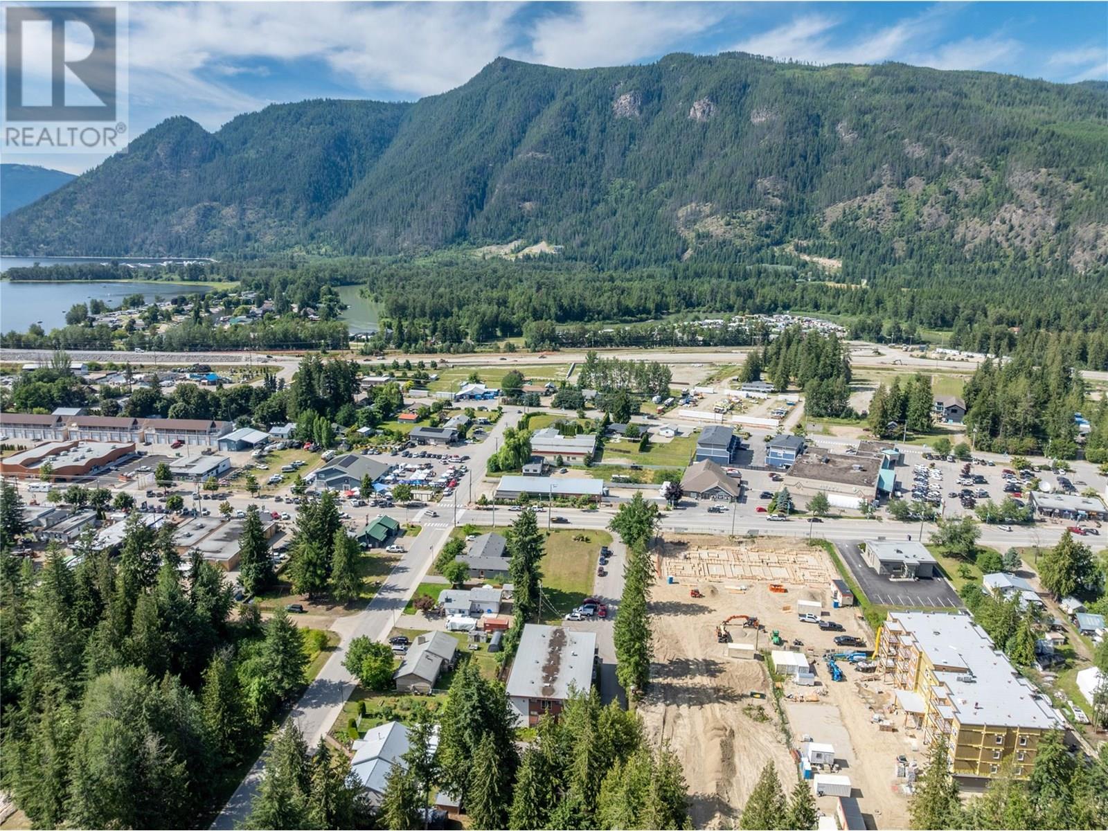 204 409 Main Street, Sicamous
