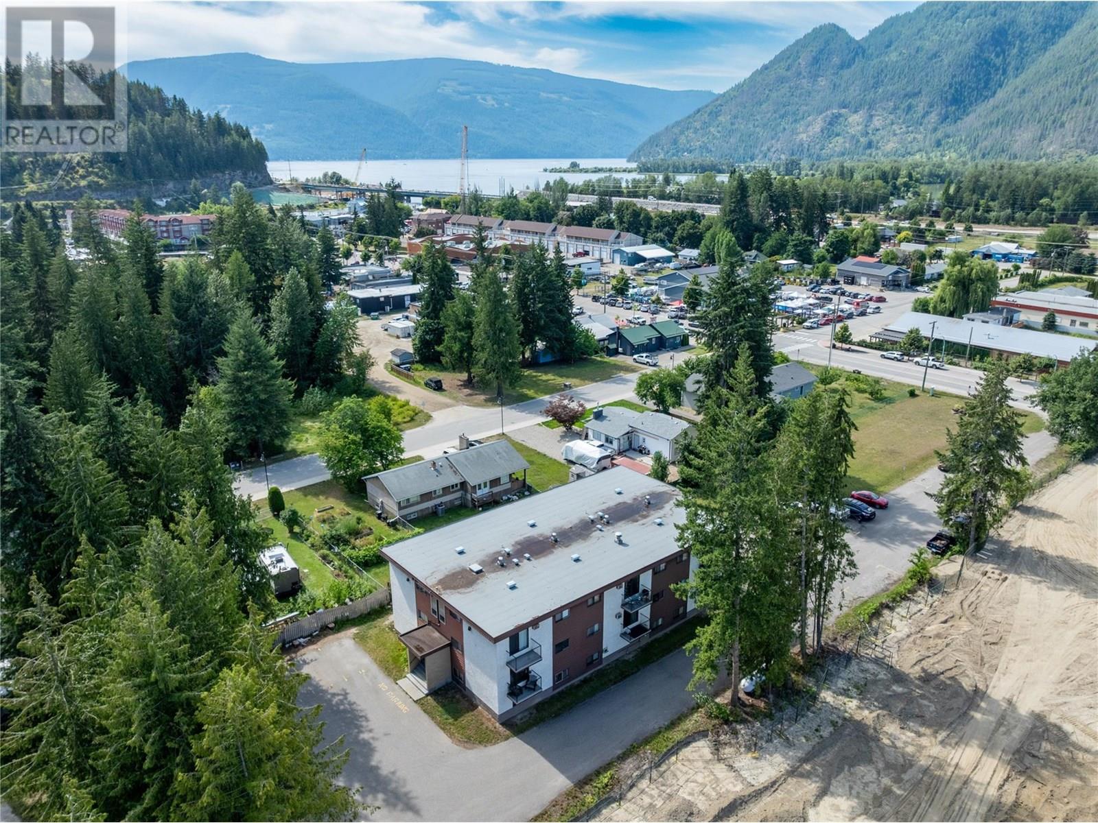 204 409 Main Street, Sicamous