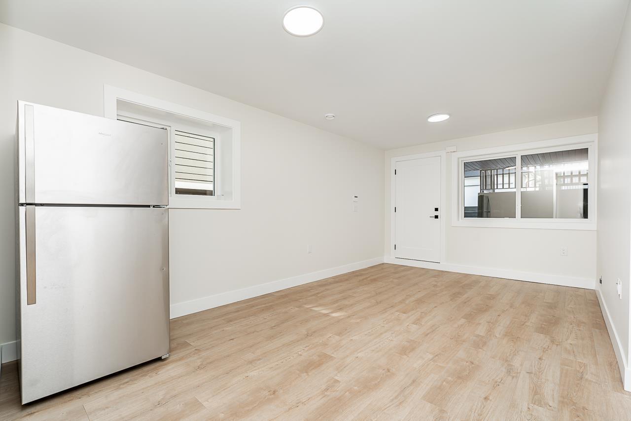 Photo 6 of Basement 19 Xx 168 Street, Surrey BC