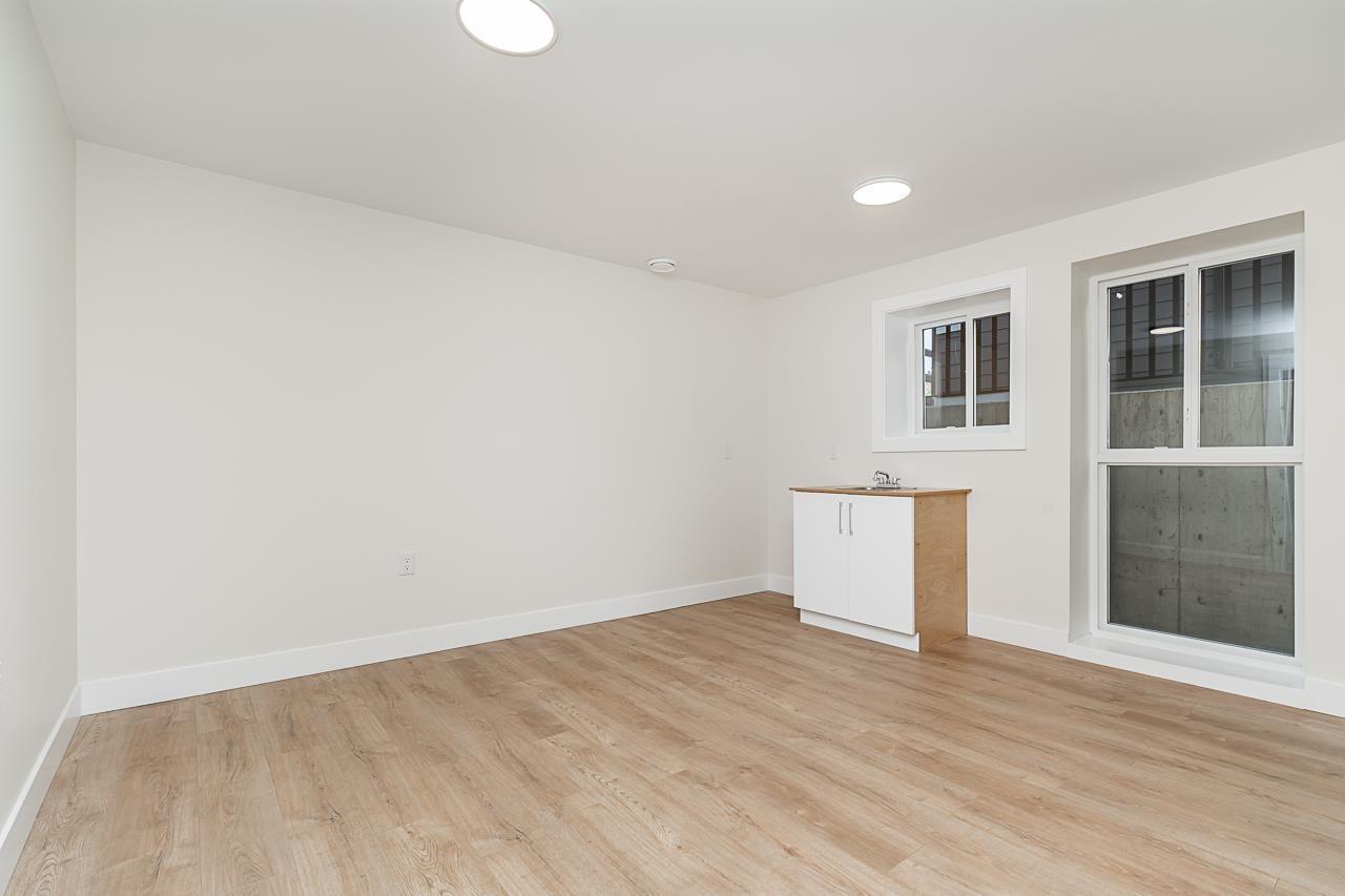 Photo 10 of Basement 19 Xx 168 Street, Surrey BC