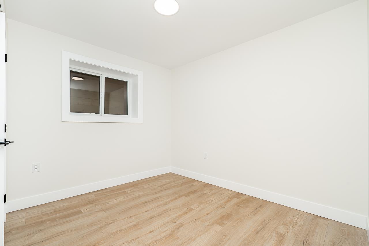 Photo 7 of Basement 19 Xx 168 Street, Surrey BC