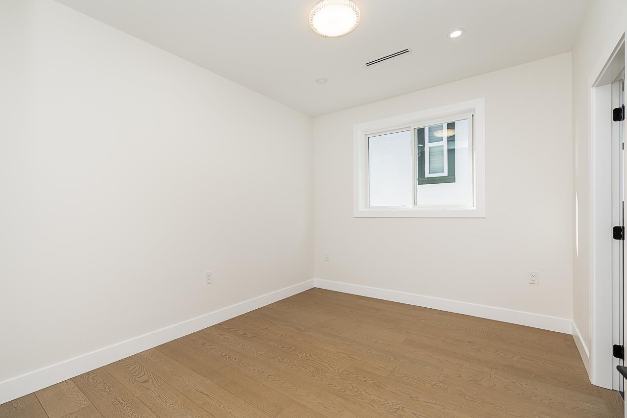 Photo 18 of Main Top Floor 19 Xx 168 Street, Surrey BC
