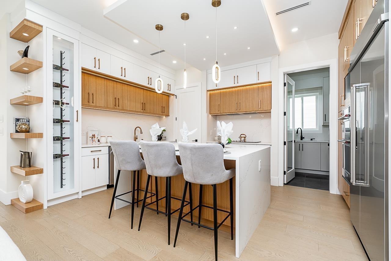 Photo 7 of Main Top Floor 19 Xx 168 Street, Surrey BC