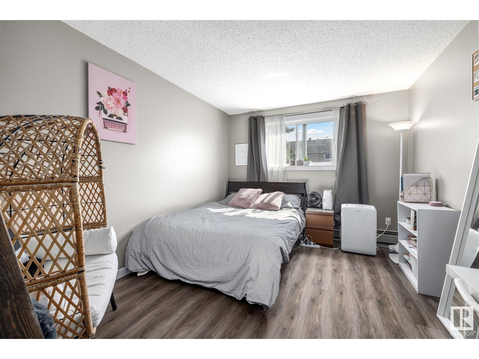 Photo 18 of 310 1624 48 St Nw, Edmonton AB