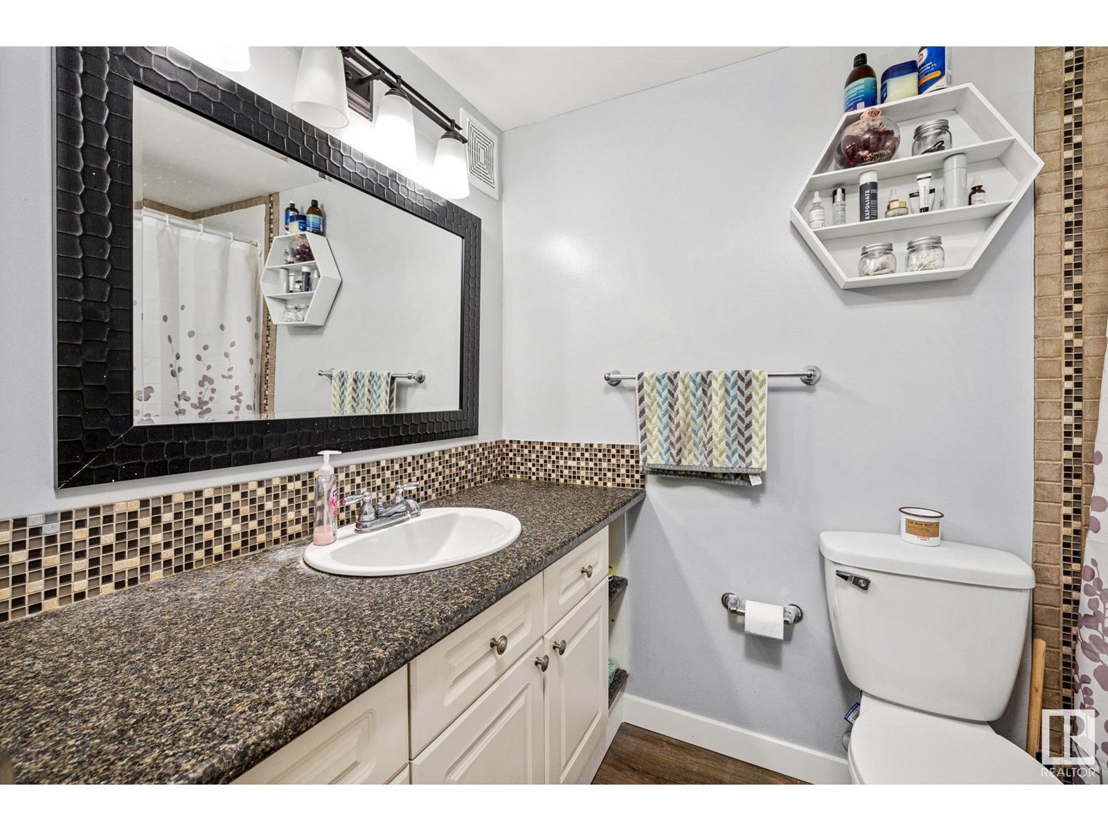Photo 21 of 310 1624 48 St Nw, Edmonton AB
