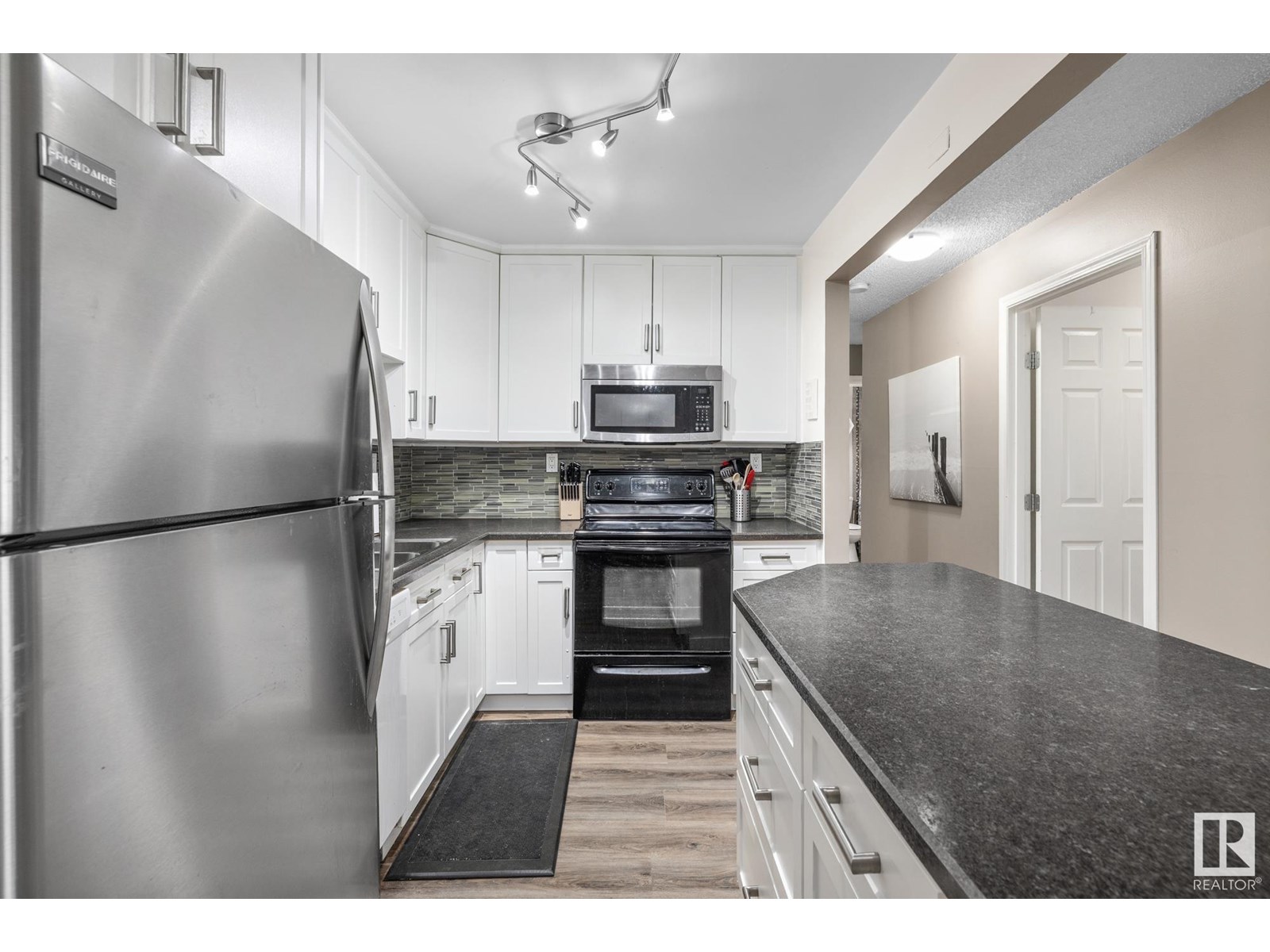 Photo 6 of 310 1624 48 St Nw, Edmonton AB
