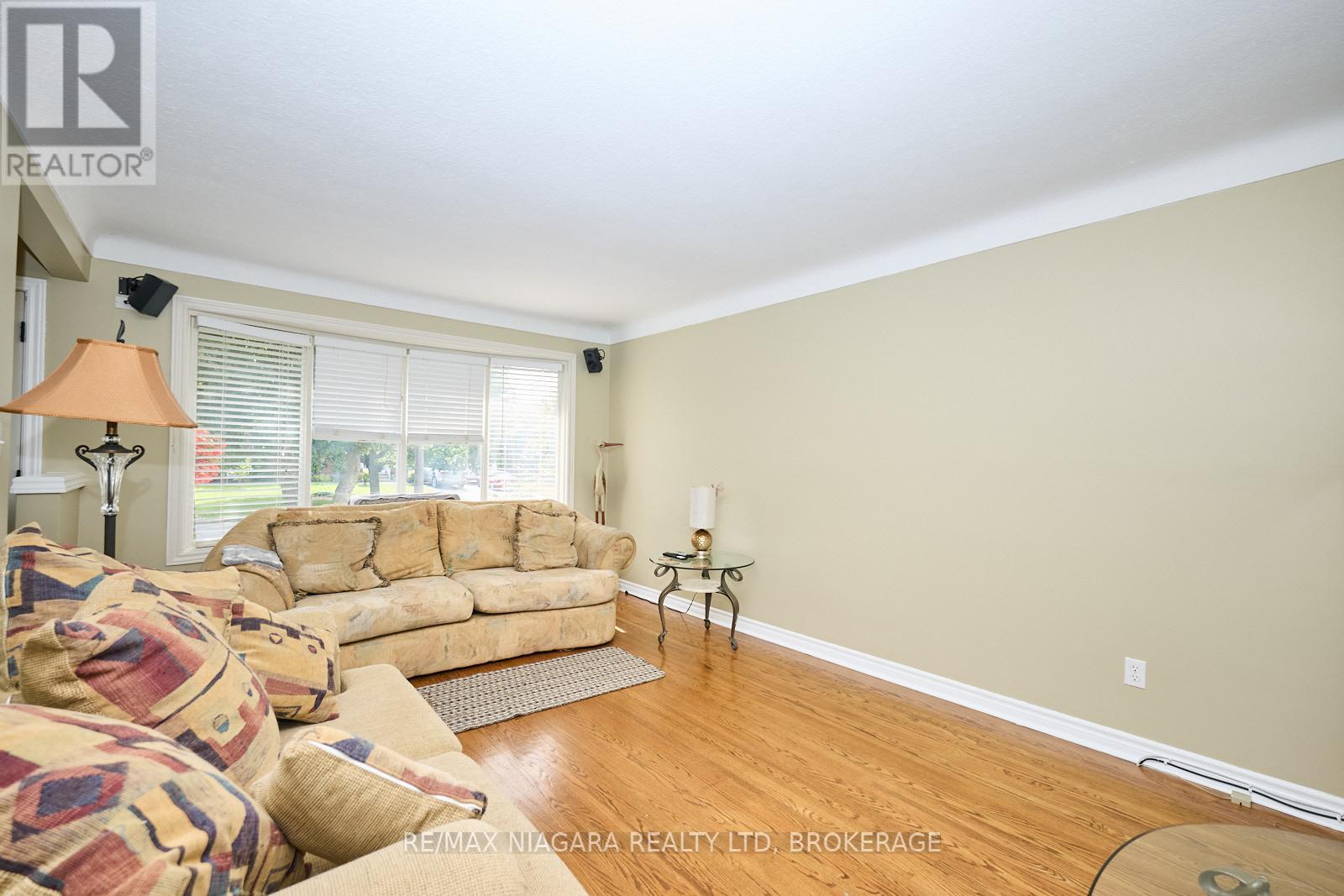 Photo 9 of 23 Huntley Crescent, St Catharines ON