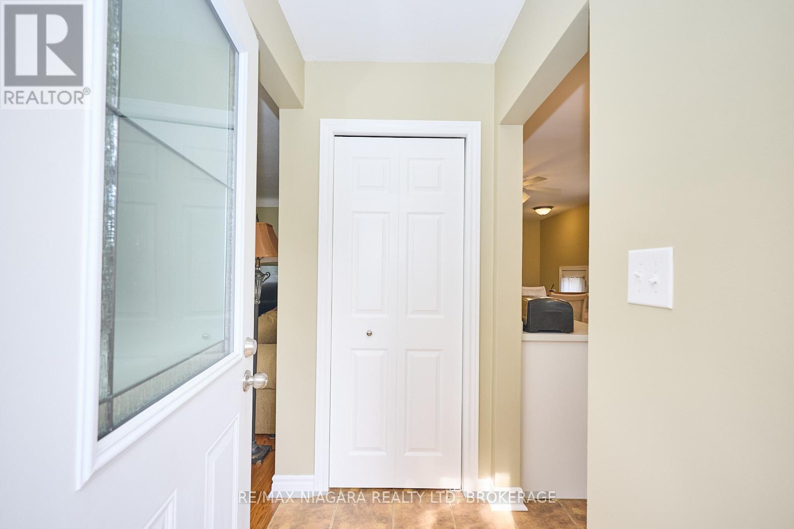 Photo 6 of 23 Huntley Crescent, St Catharines ON