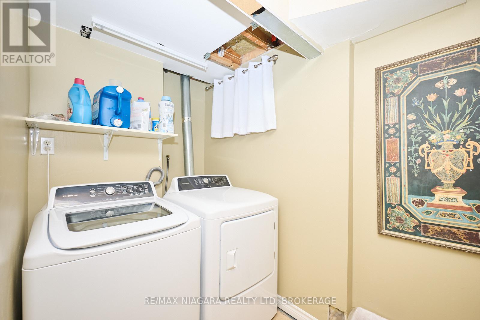Photo 22 of 23 Huntley Crescent, St Catharines ON