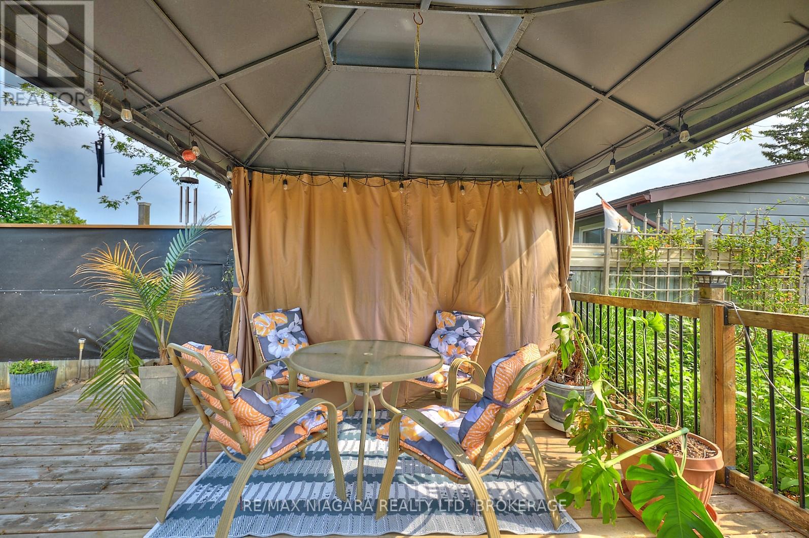 Photo 11 of 23 Huntley Crescent, St Catharines ON