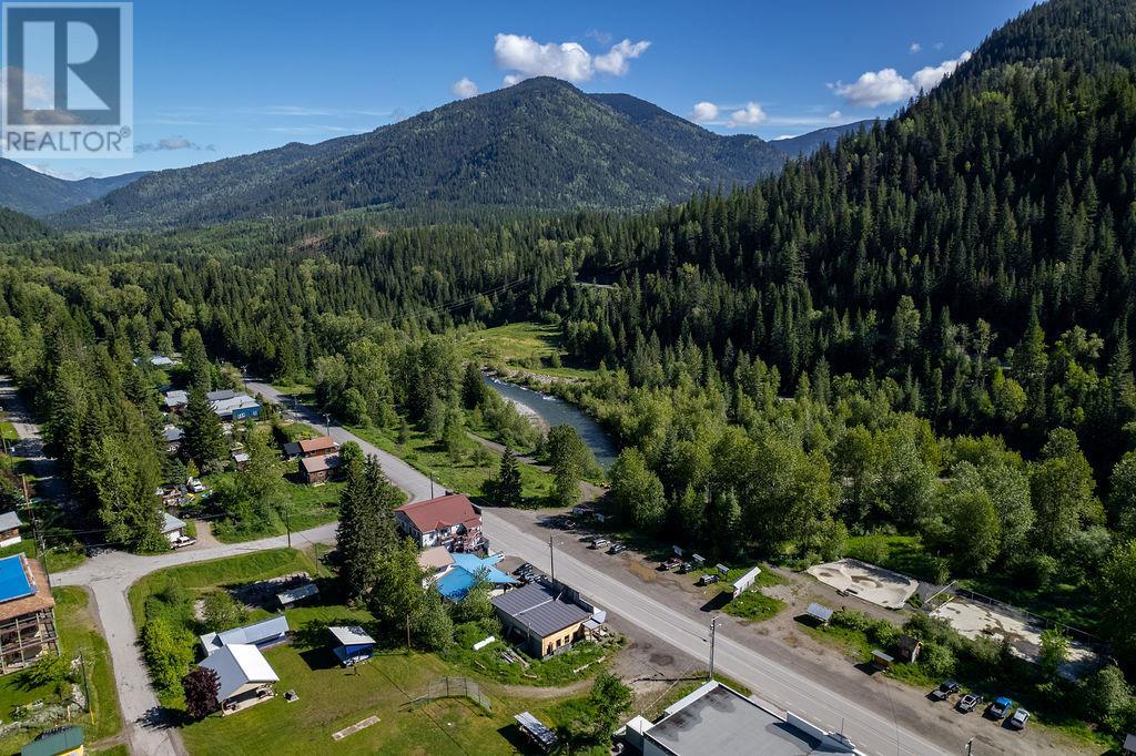 Photo 7 of 7114 1st Avenue, Ymir BC