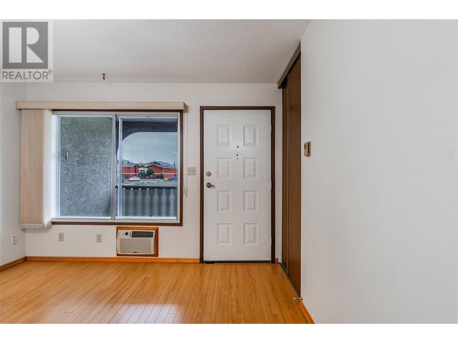 5862 Airport Street Unit# 3, Oliver