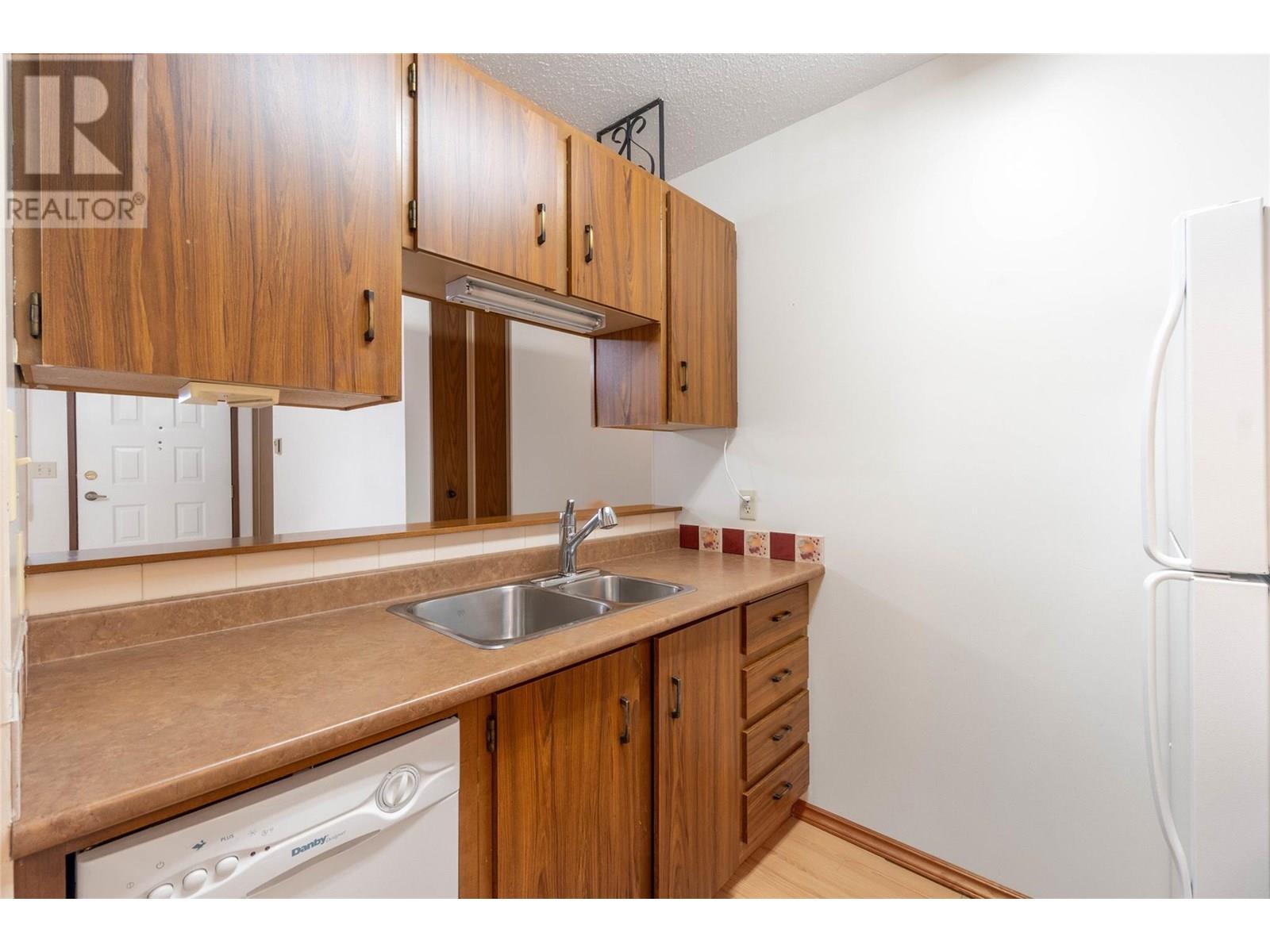 5862 Airport Street Unit# 3, Oliver